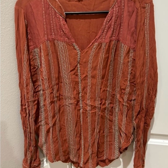 Elegant Terracotta Blouse with Embroidered Details - Picture 1 of 3